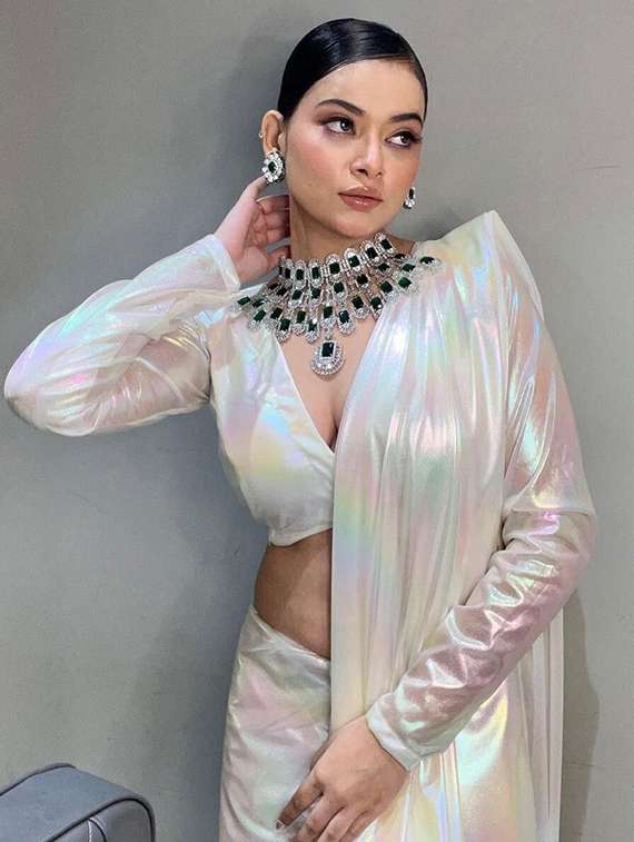 women solid plain saree with blouse - 22228547 -  Standard Image - 4