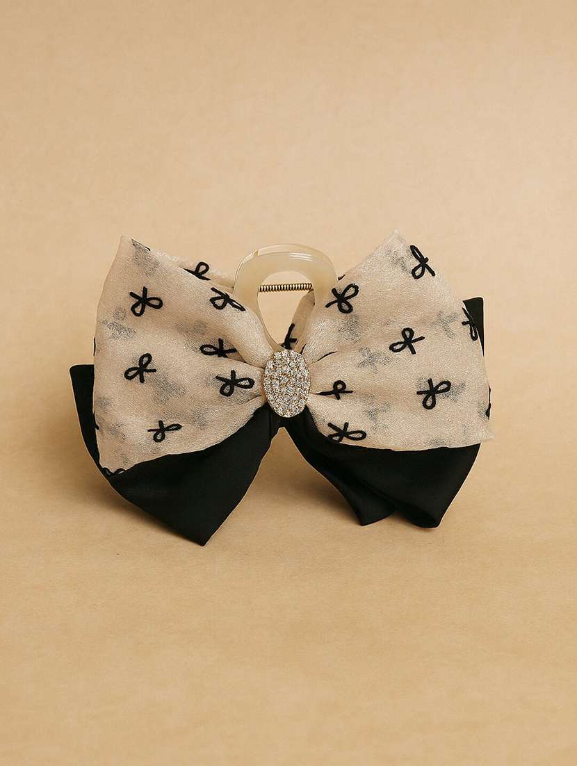 women bow embellished clutcher - 22228767 -  Standard Image - 1