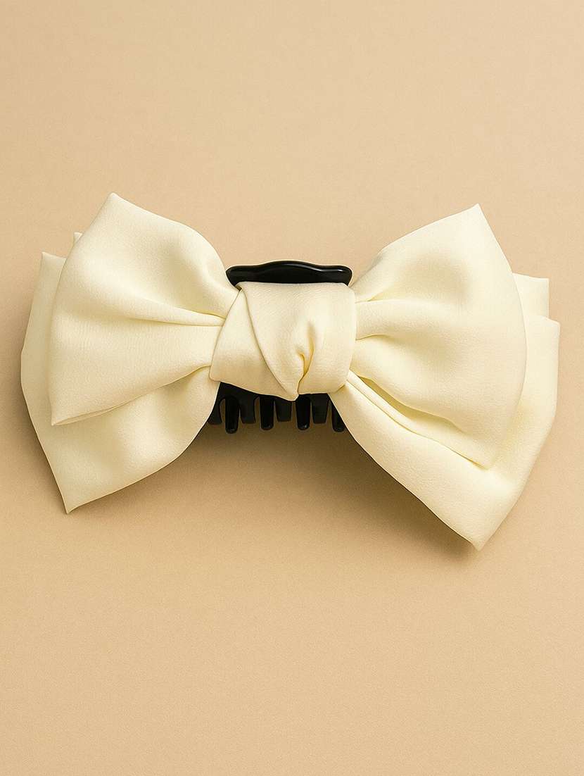 women bow embellished clutcher - 22228779 -  Standard Image - 1