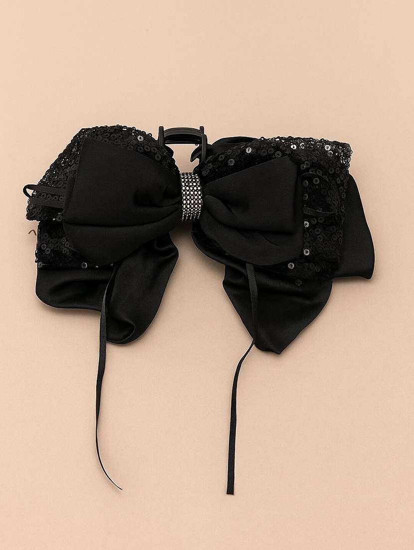 women bow embellished clutcher - 22228791 -  Standard Image - 1