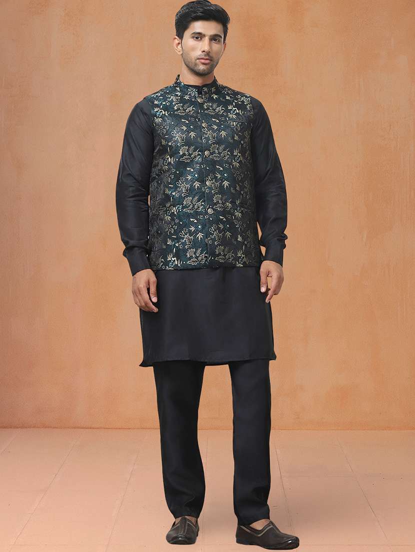 men solid mandarin neck kurta pyjama with jacket ethnic wear set