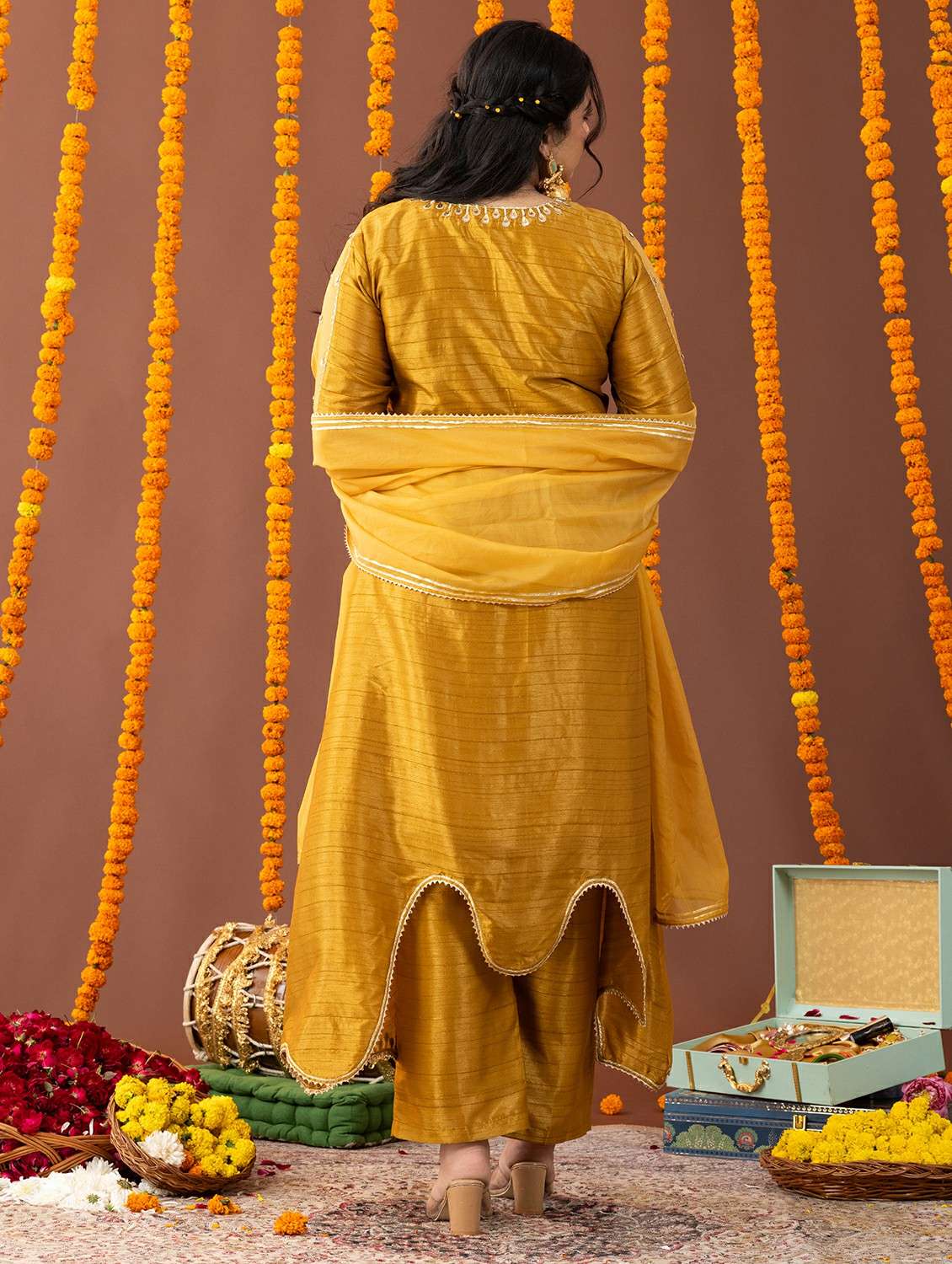 women plus size three quarter sleeve kurta pant with dupatta set - 22231742 -  Standard Image - 4