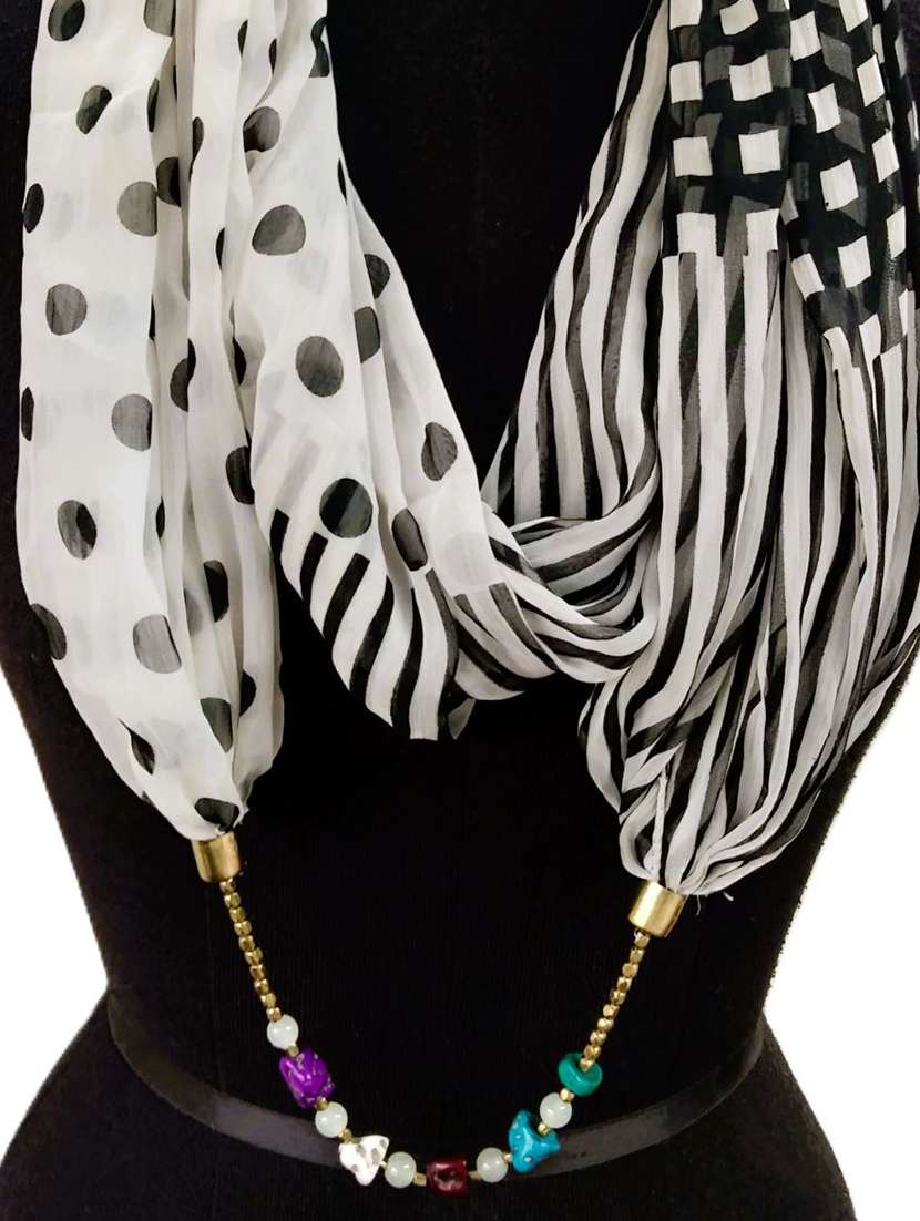 women geometric printed scarf - 22231801 -  Standard Image - 1