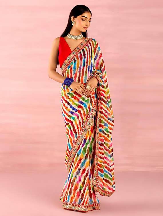 women printed casual wear saree with blouse - 22237971 -  Standard Image - 1