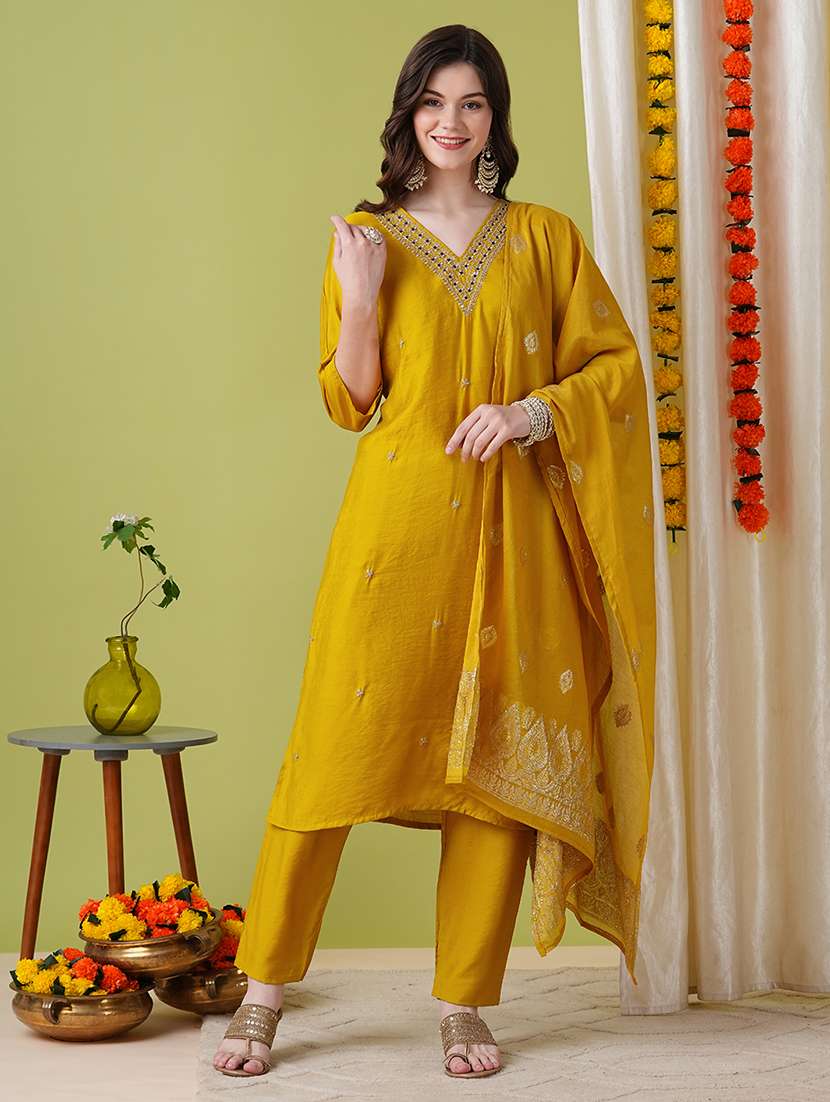 women solid with work three quarter sleeve kurta pant with dupatta set