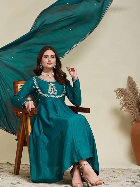 women solid with work long sleeve kurta pant with dupatta set