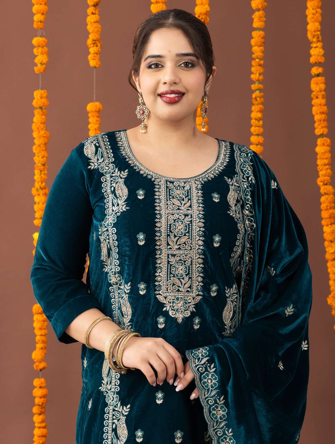 women plus size three quarter sleeve kurta pant with dupatta set - 22238777 -  Standard Image - 4