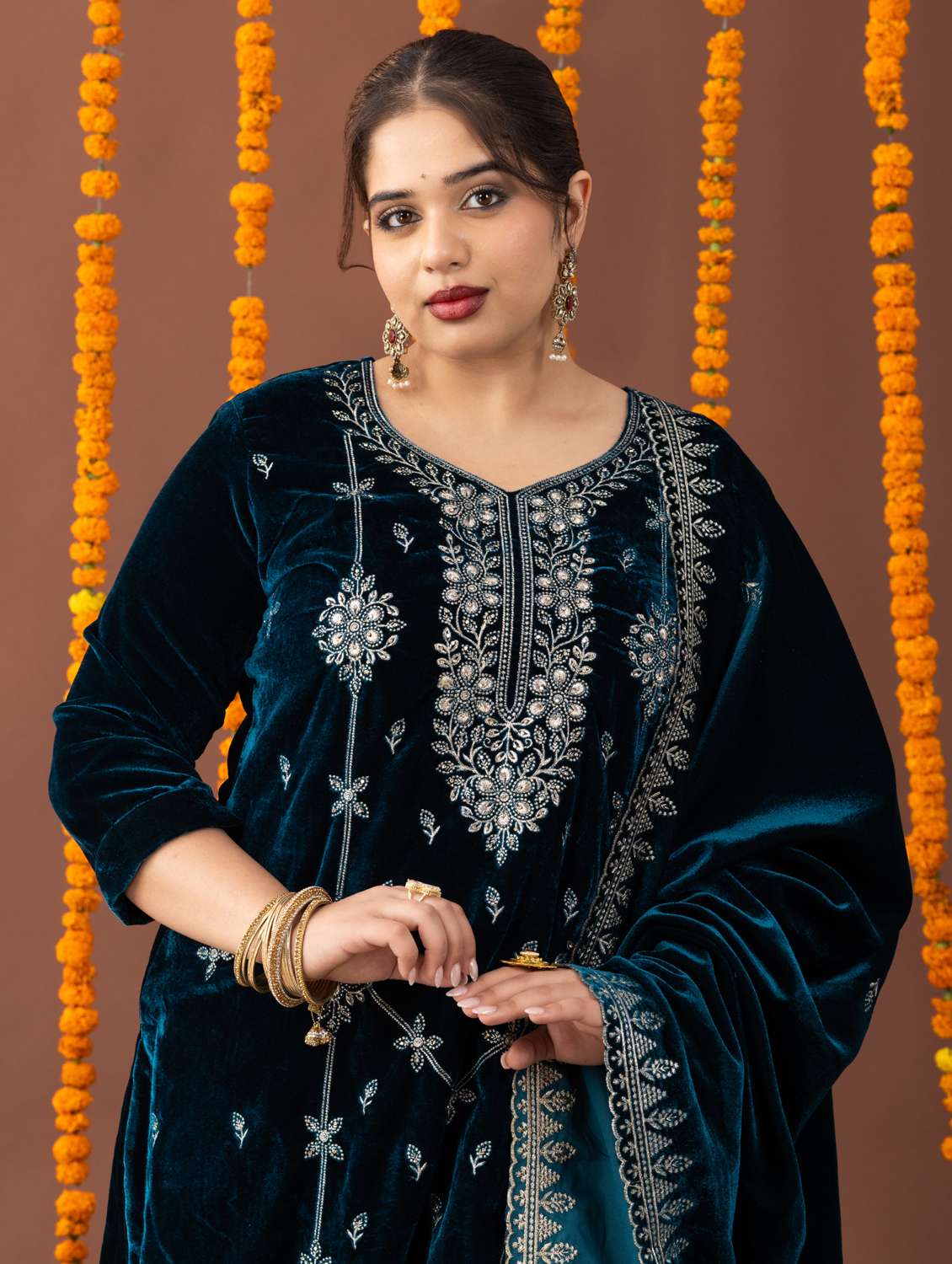 women plus size three quarter sleeve kurta pant with dupatta set - 22238784 -  Standard Image - 4