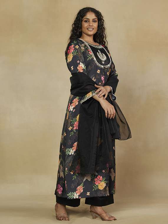 women plus size three quarter sleeve kurta palazzo with dupatta set - 22238787 -  Standard Image - 1