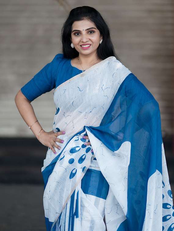 women printed casual wear saree with blouse - 22239241 -  Standard Image - 4