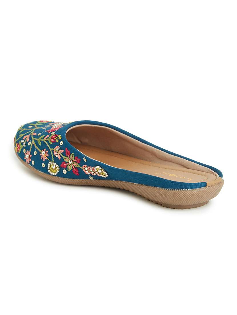 women embroidered slip on mojari - 22239325 -  Standard Image - 4