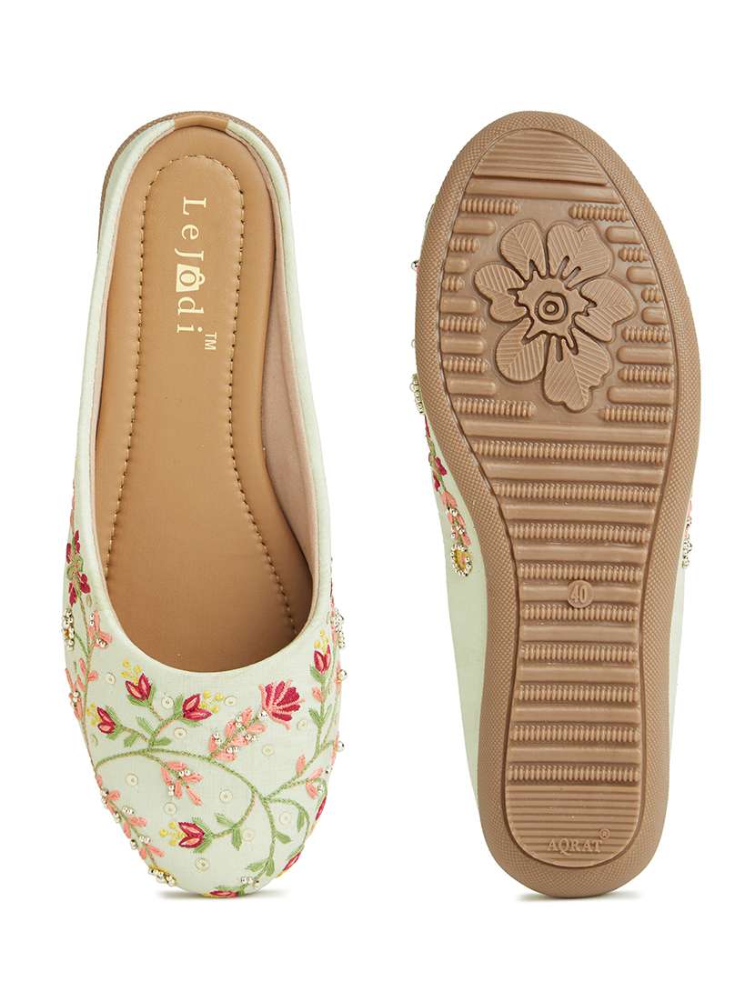 women embroidered slip on mojari - 22239326 -  Standard Image - 4