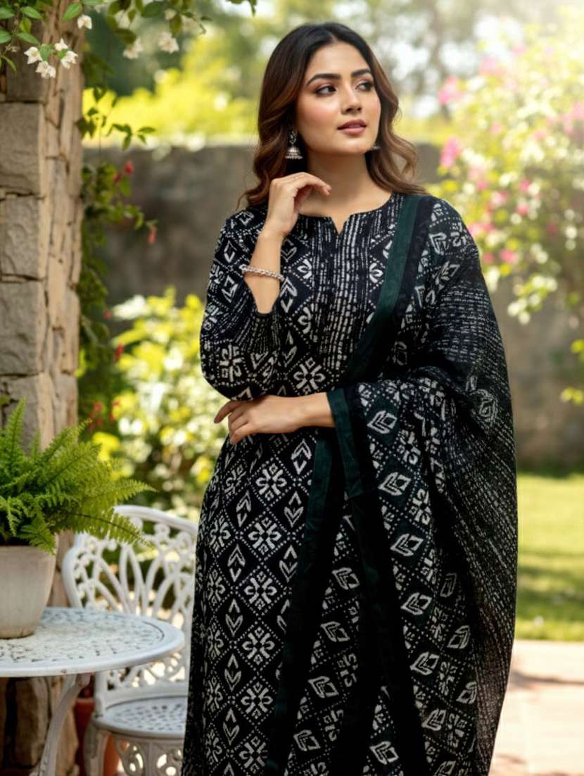 women printed three quarter sleeve kurta palazzo with dupatta set - 22239533 -  Standard Image - 4