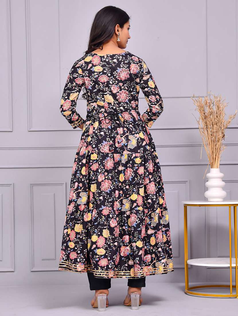 women floral three quarter sleeve flared kurta - 22239691 -  Standard Image - 4