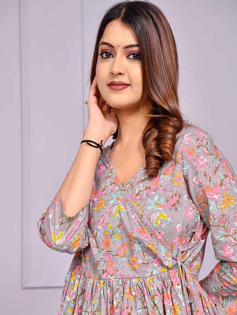 women floral three quarter sleeve kurta pant with dupatta set - 22239801 -  Standard Image - 4