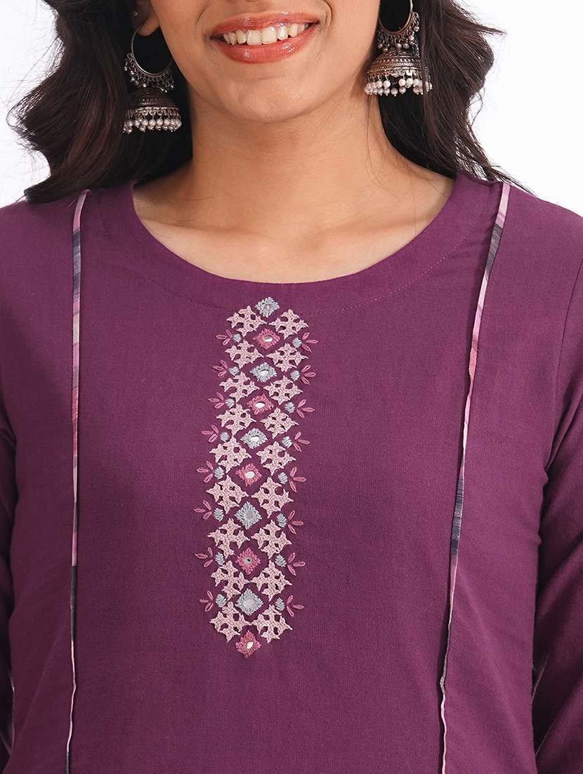 women solid with work three quarter sleeve straight kurta - 22240417 -  Standard Image - 4