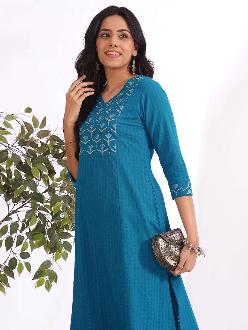 women self design three quarter sleeve a-line kurta - 22240421 -  Standard Image - 1