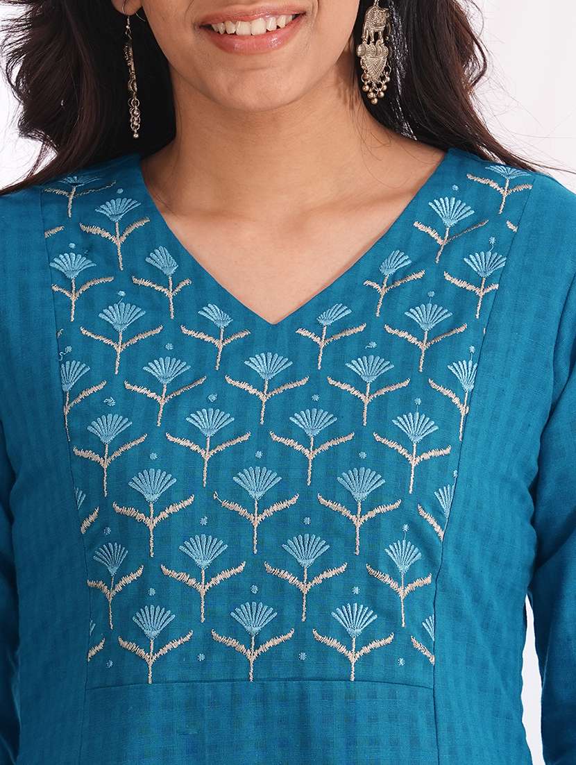 women self design three quarter sleeve a-line kurta - 22240421 -  Standard Image - 4