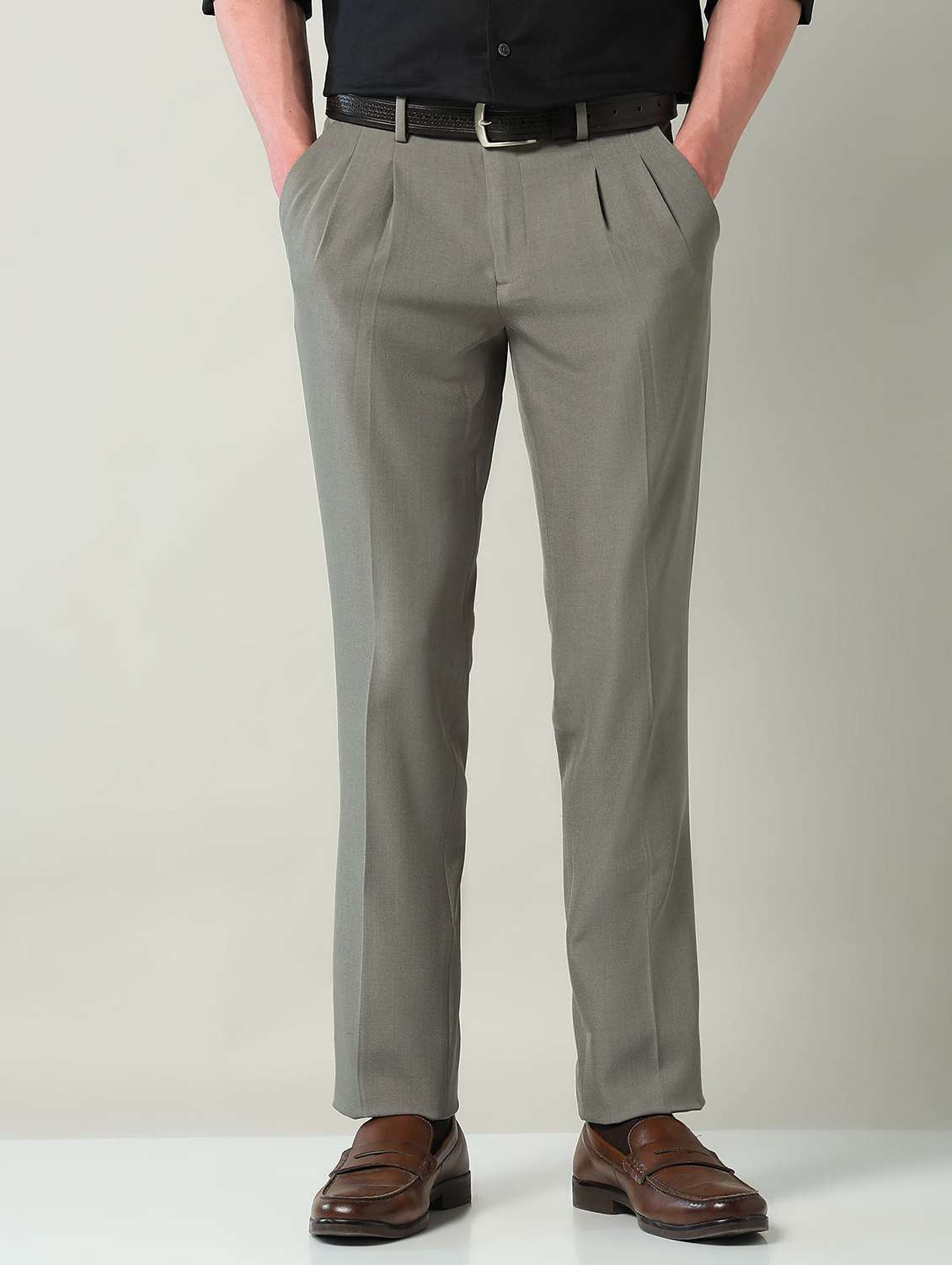 men solid mid rise pleated formal trouser