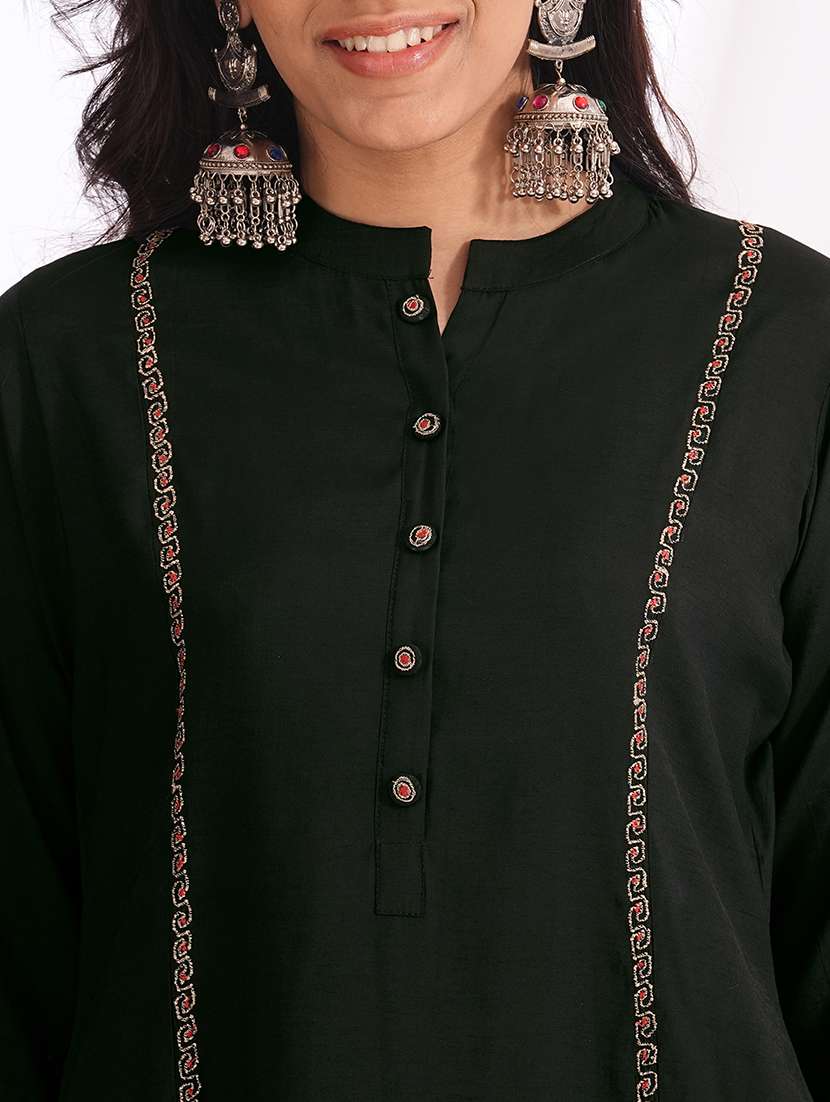 Women Solid With Work Three Quarter Sleeve Kurta Pant Set - 22240949 -  Standard Image - 4