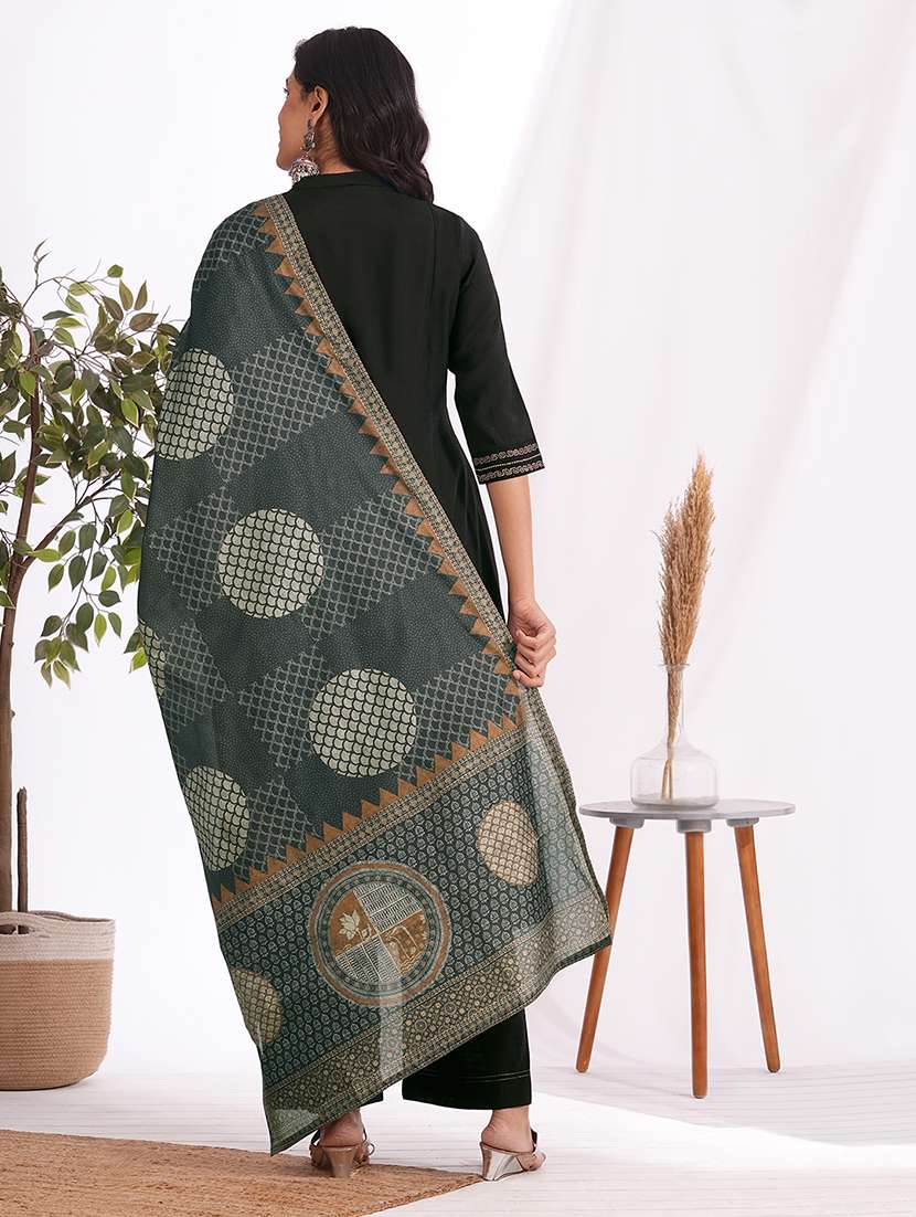 women solid with work three quarter sleeve kurta pant with dupatta set - 22240954 -  Standard Image - 4