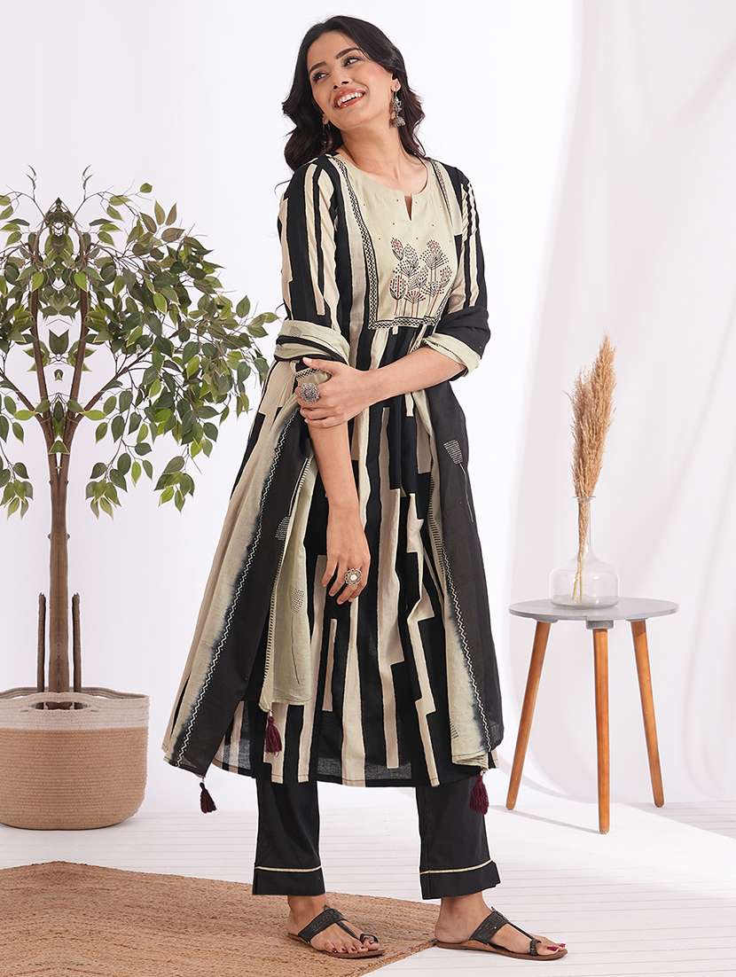 women printed three quarter sleeve kurta pant with dupatta set - 22240956 -  Standard Image - 1