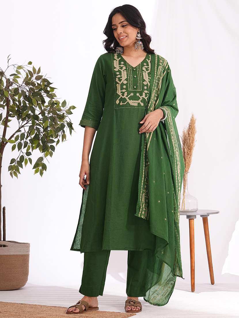 women solid with work three quarter sleeve kurta pant with dupatta set