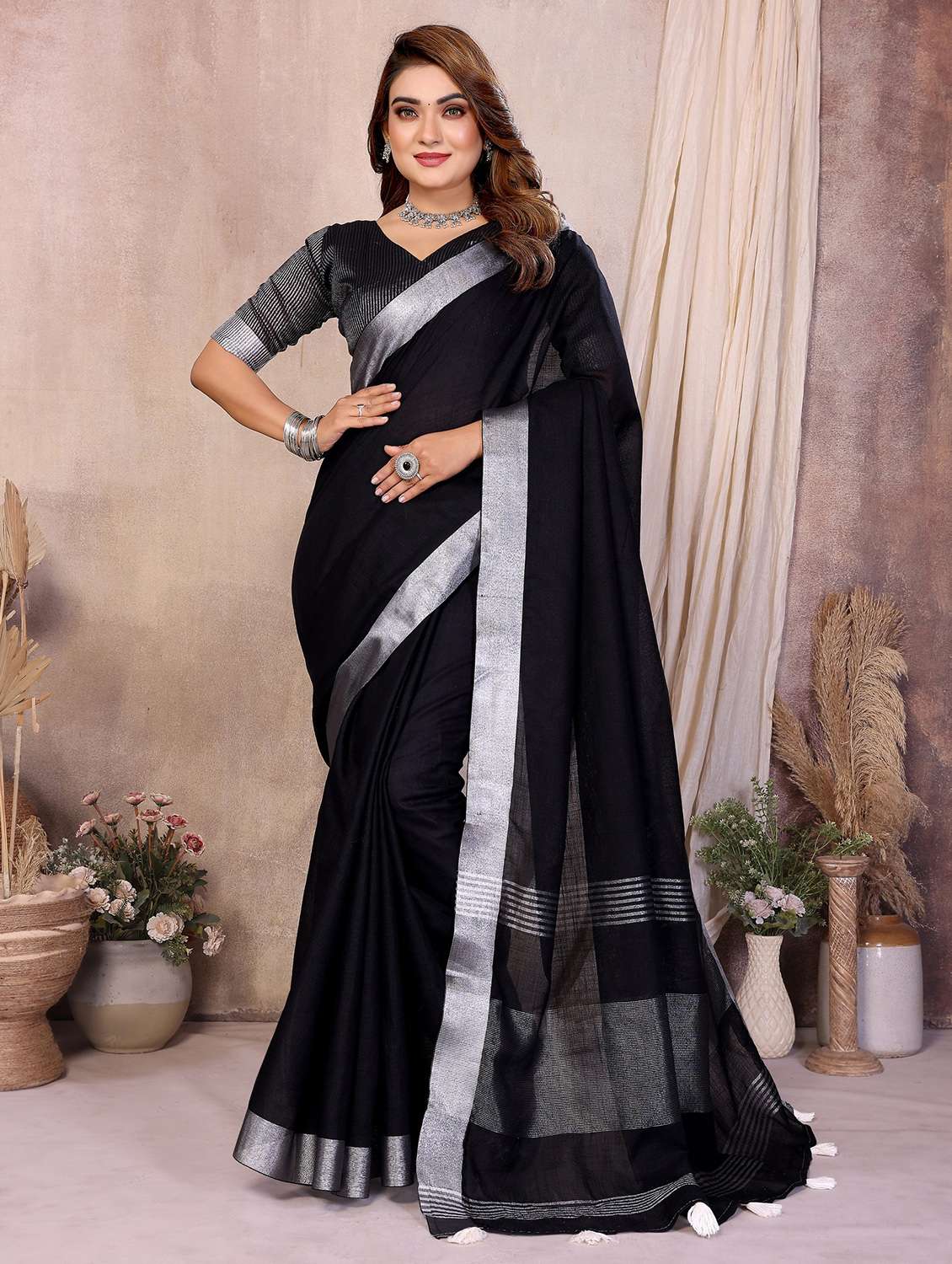 women solid with bordered saree with blouse - 22241799 -  Standard Image - 1