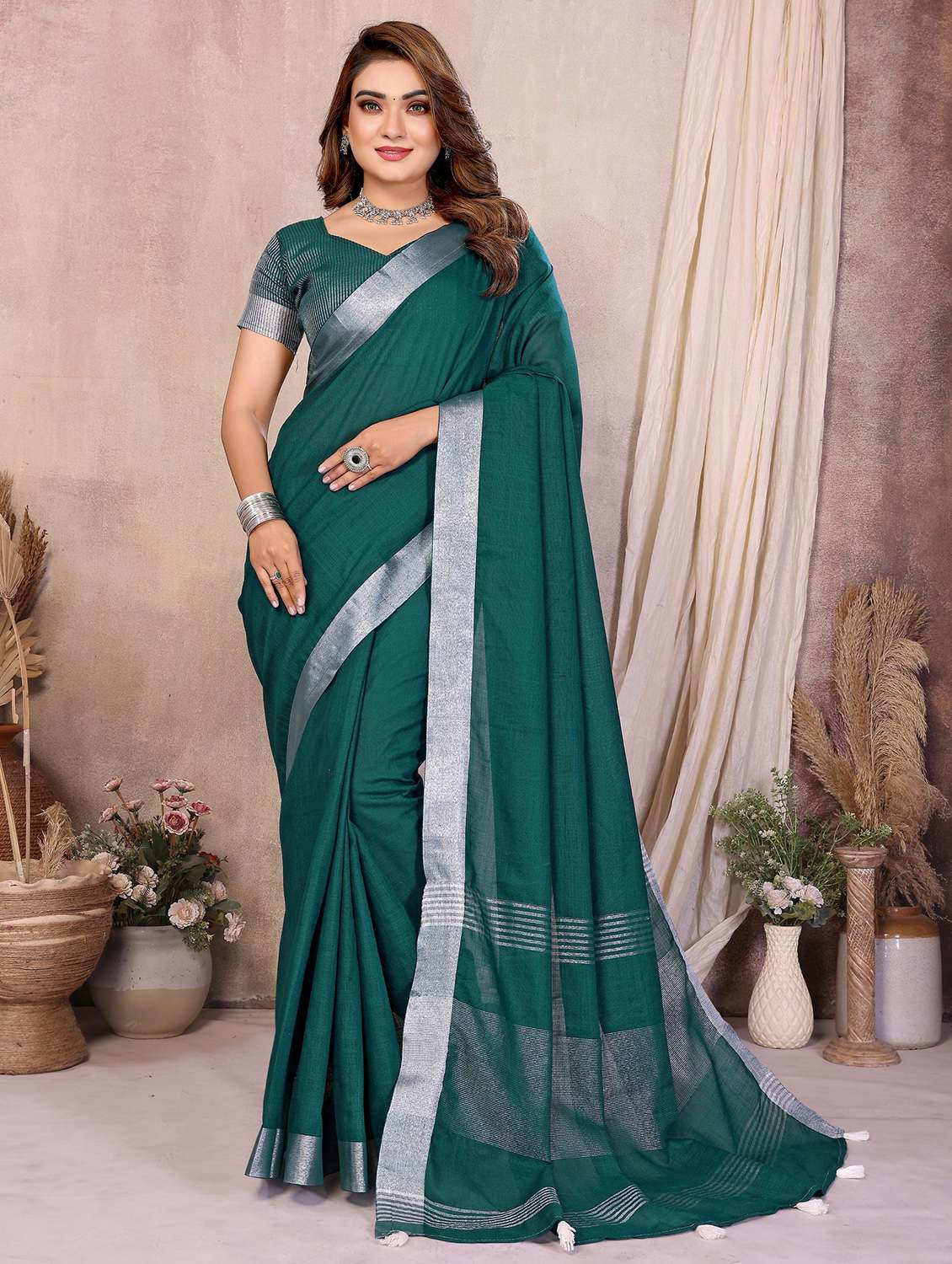women solid with bordered saree with blouse - 22241800 -  Standard Image - 1