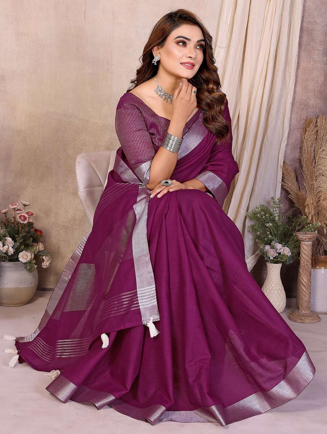 women solid with bordered saree with blouse - 22241802 -  Standard Image - 1