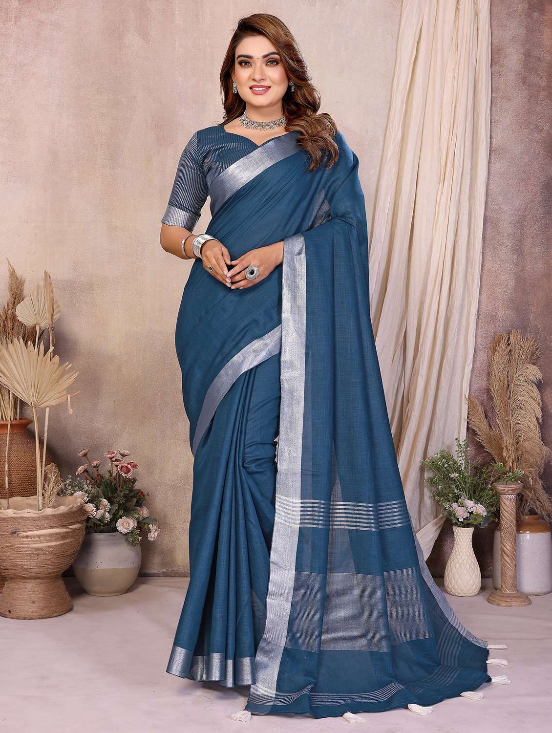 women solid with bordered saree with blouse - 22241804 -  Standard Image - 1