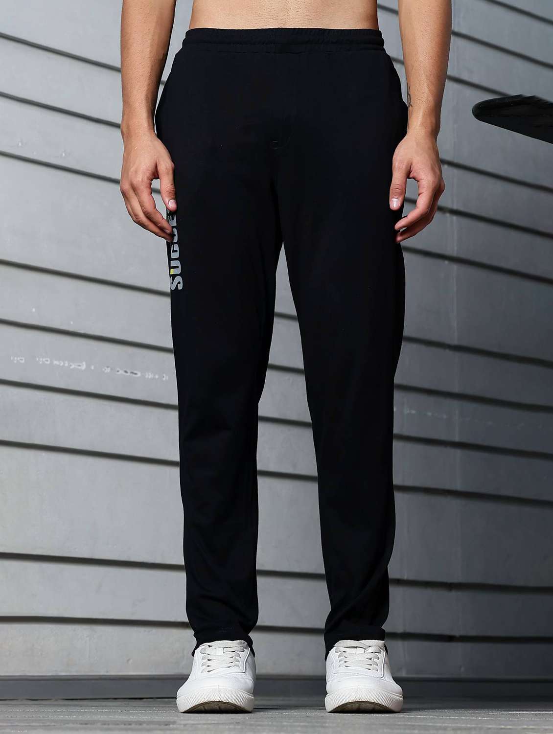 men placement print mid rise full length track pant