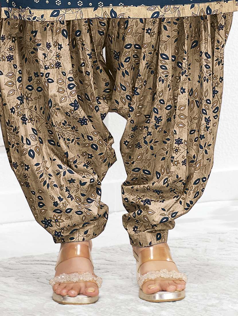 women printed three quarter sleeve kurta patiala with dupatta set - 22241975 -  Standard Image - 4