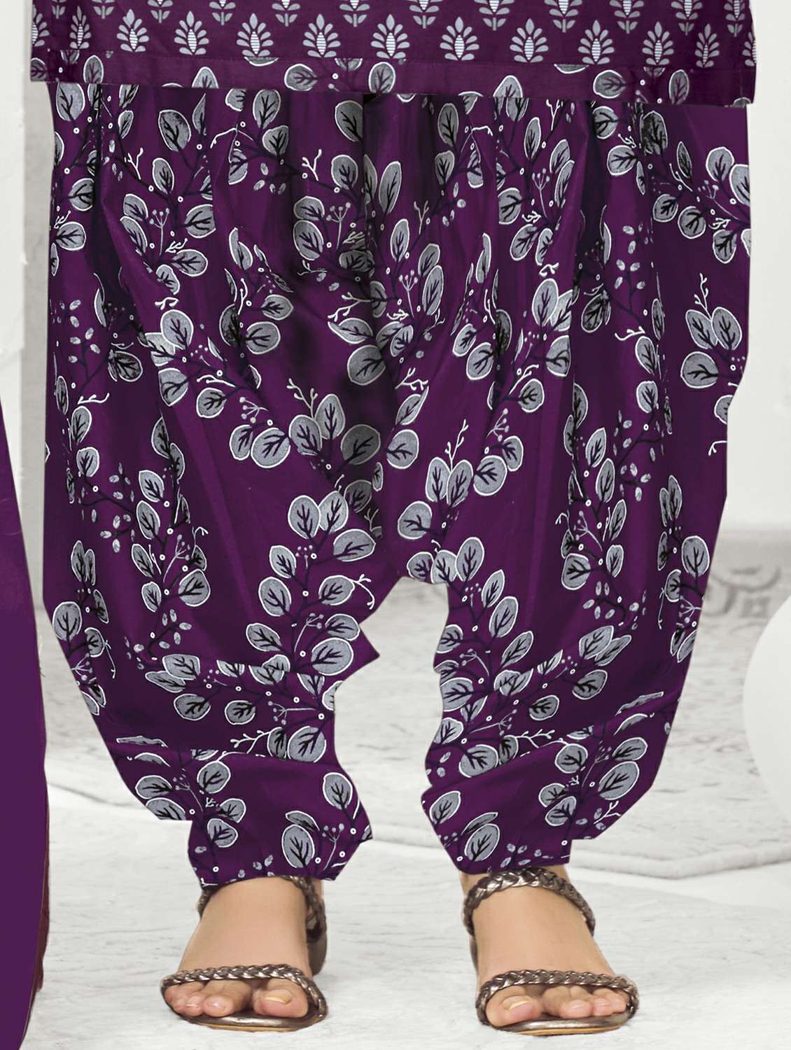 women printed three quarter sleeve kurta patiala with dupatta set - 22241979 -  Standard Image - 4