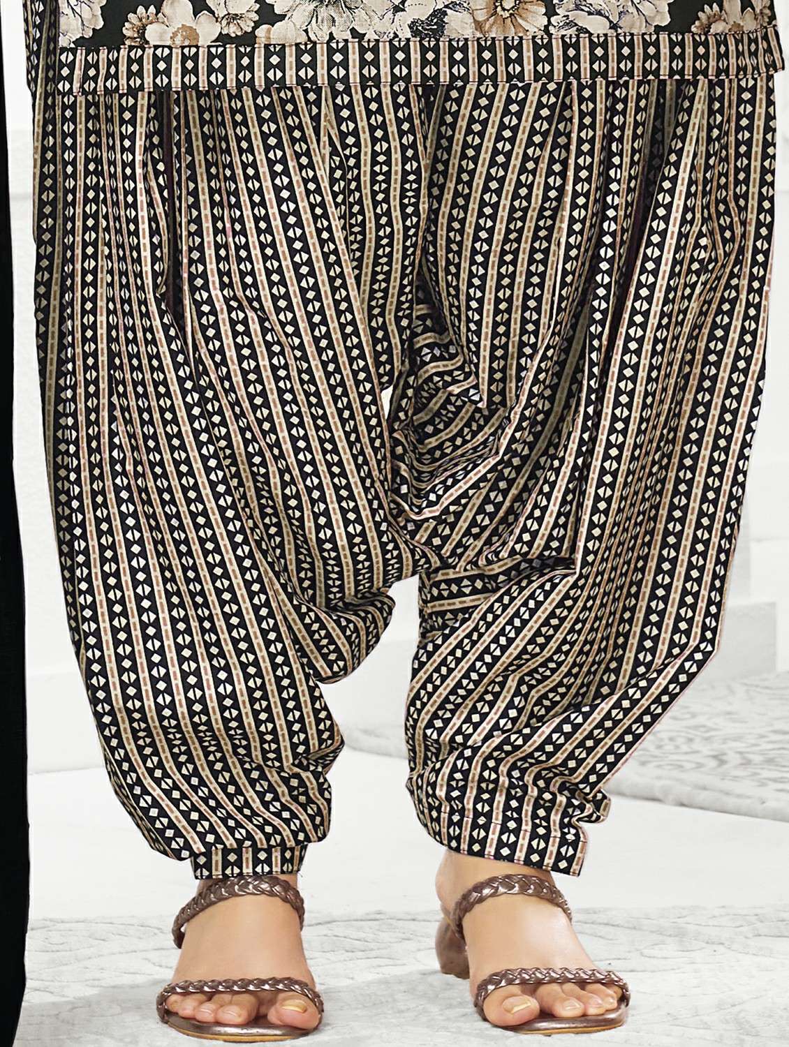 women floral three quarter sleeve kurta patiala with dupatta set - 22241980 -  Standard Image - 4