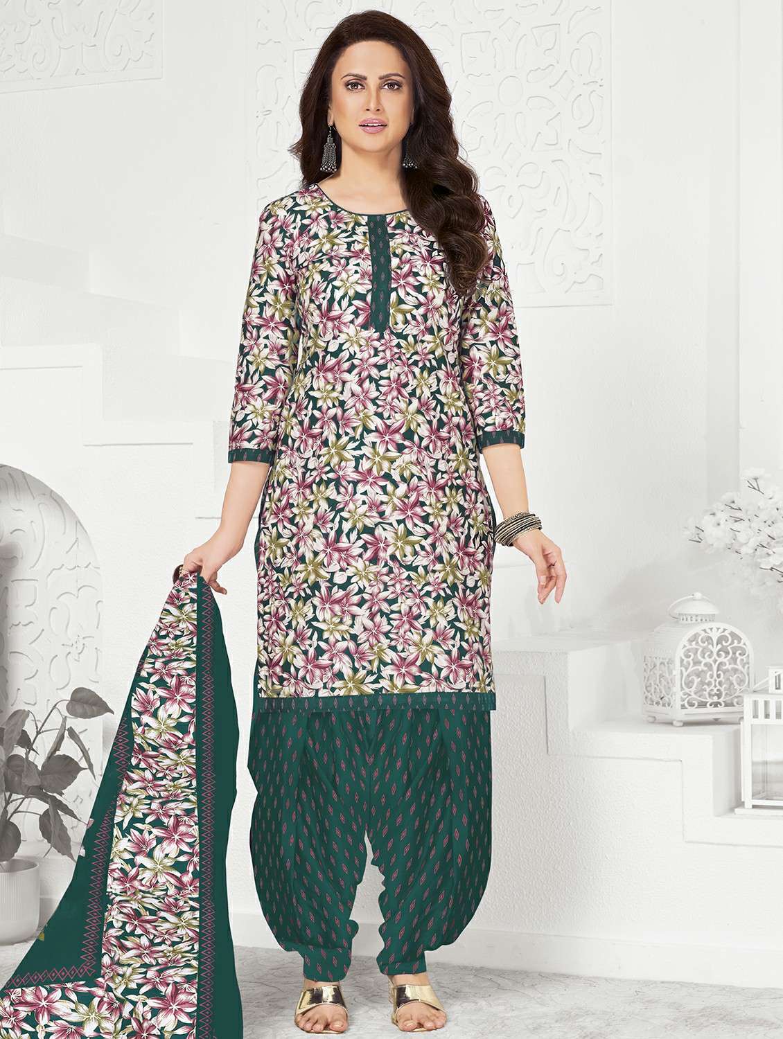 women floral three quarter sleeve kurta patiala with dupatta set