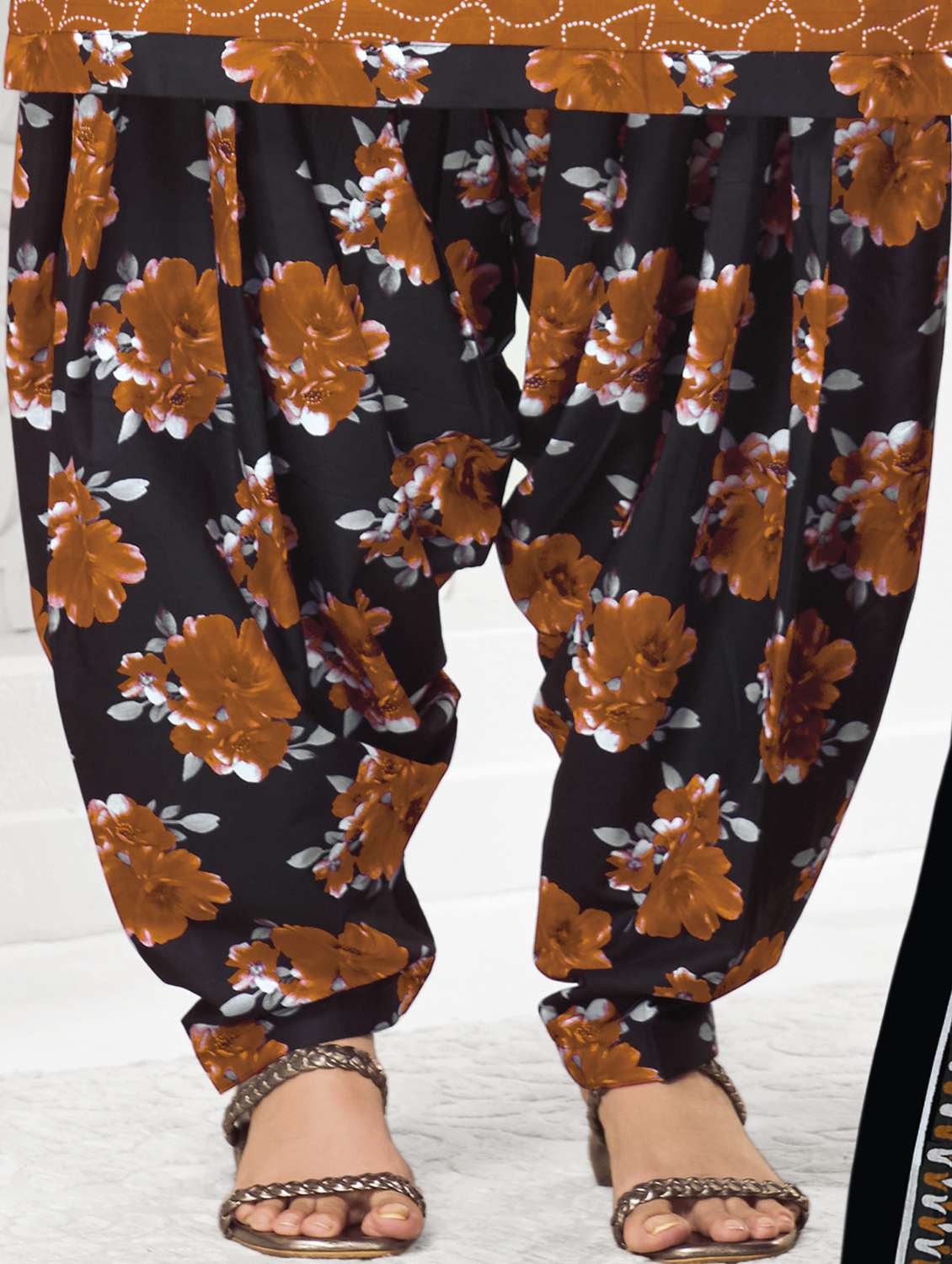 women printed three quarter sleeve kurta patiala with dupatta set - 22241989 -  Standard Image - 4