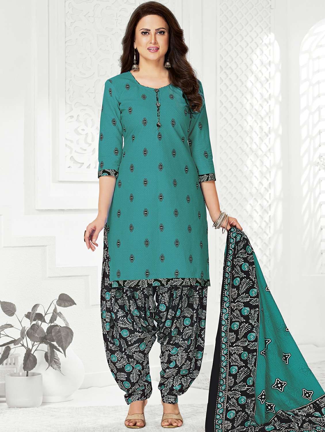 women printed three quarter sleeve kurta patiala with dupatta set