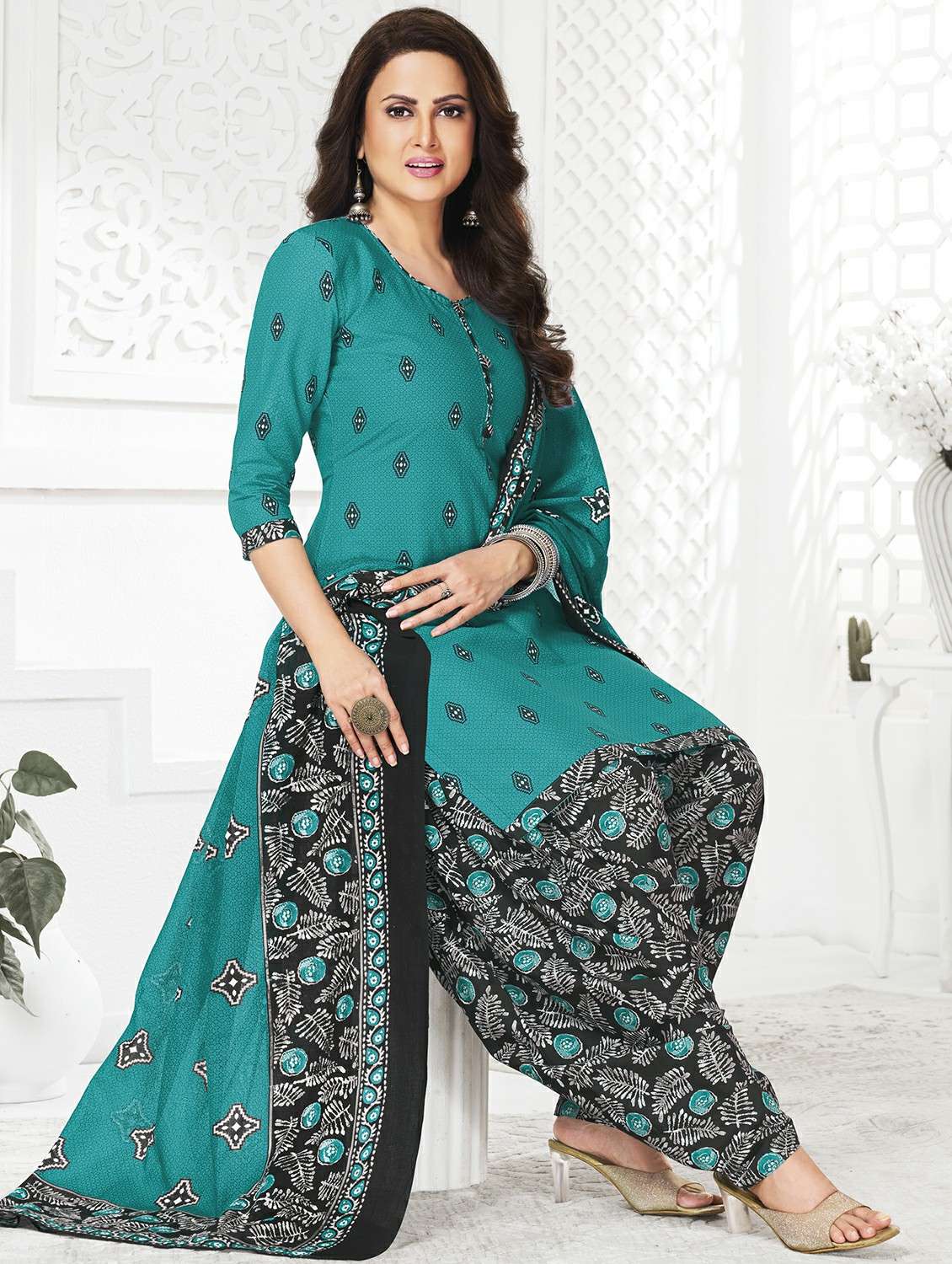 women printed three quarter sleeve kurta patiala with dupatta set - 22241992 -  Standard Image - 1