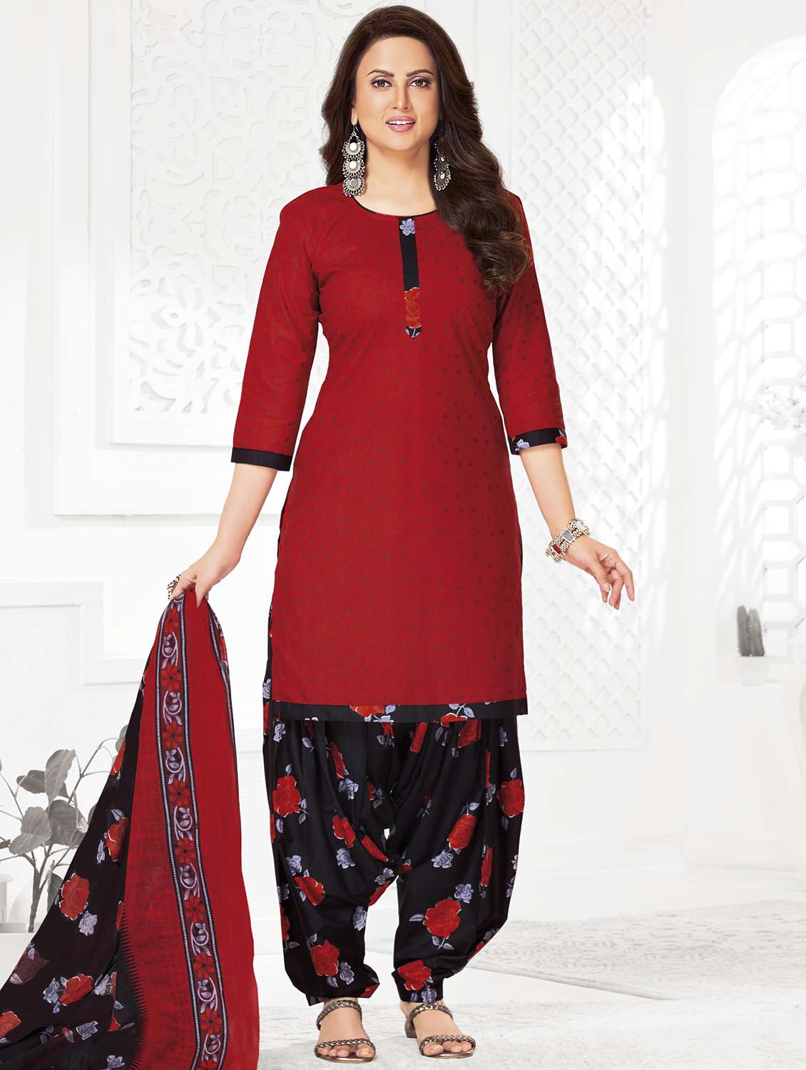 women printed three quarter sleeve kurta patiala with dupatta set