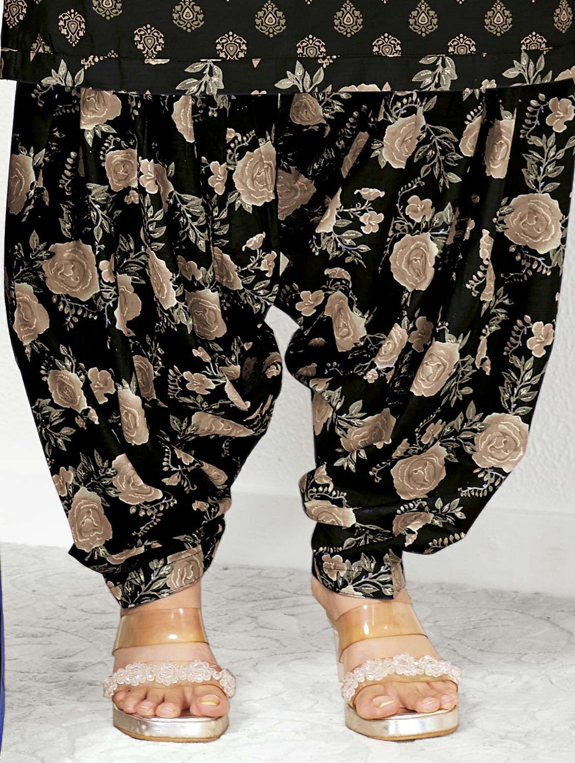 women printed three quarter sleeve kurta patiala with dupatta set - 22241995 -  Standard Image - 4