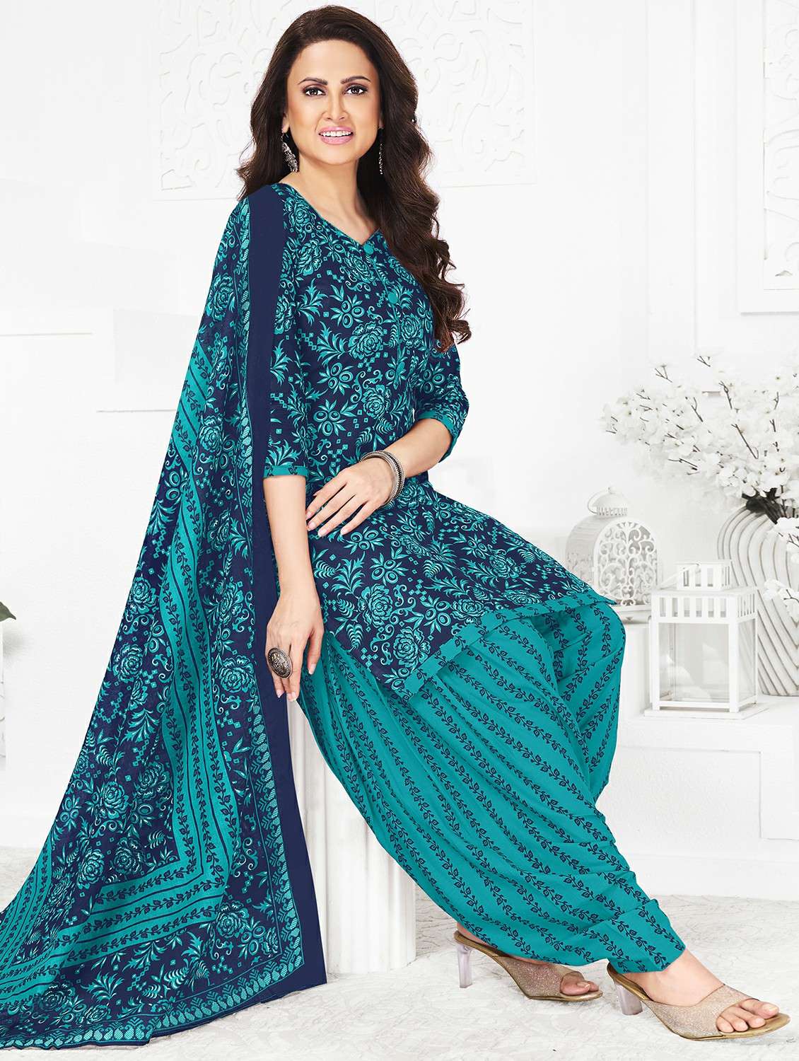 women floral three quarter sleeve kurta patiala with dupatta set - 22242001 -  Standard Image - 1