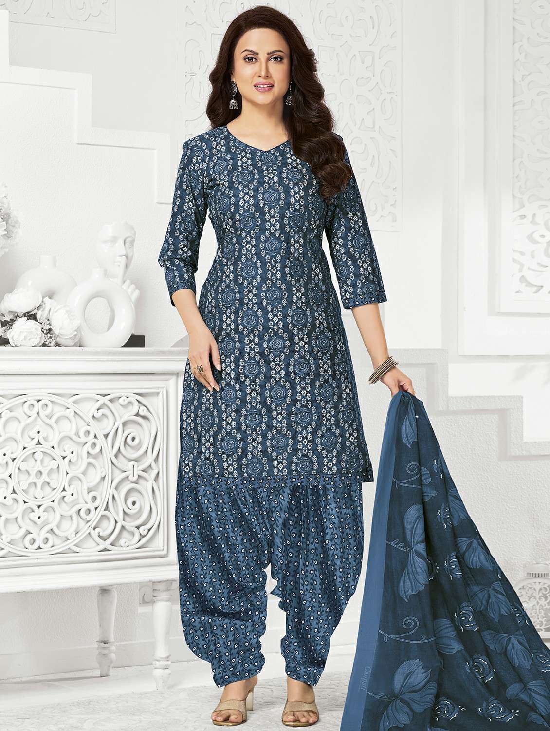 women printed three quarter sleeve kurta patiala with dupatta set