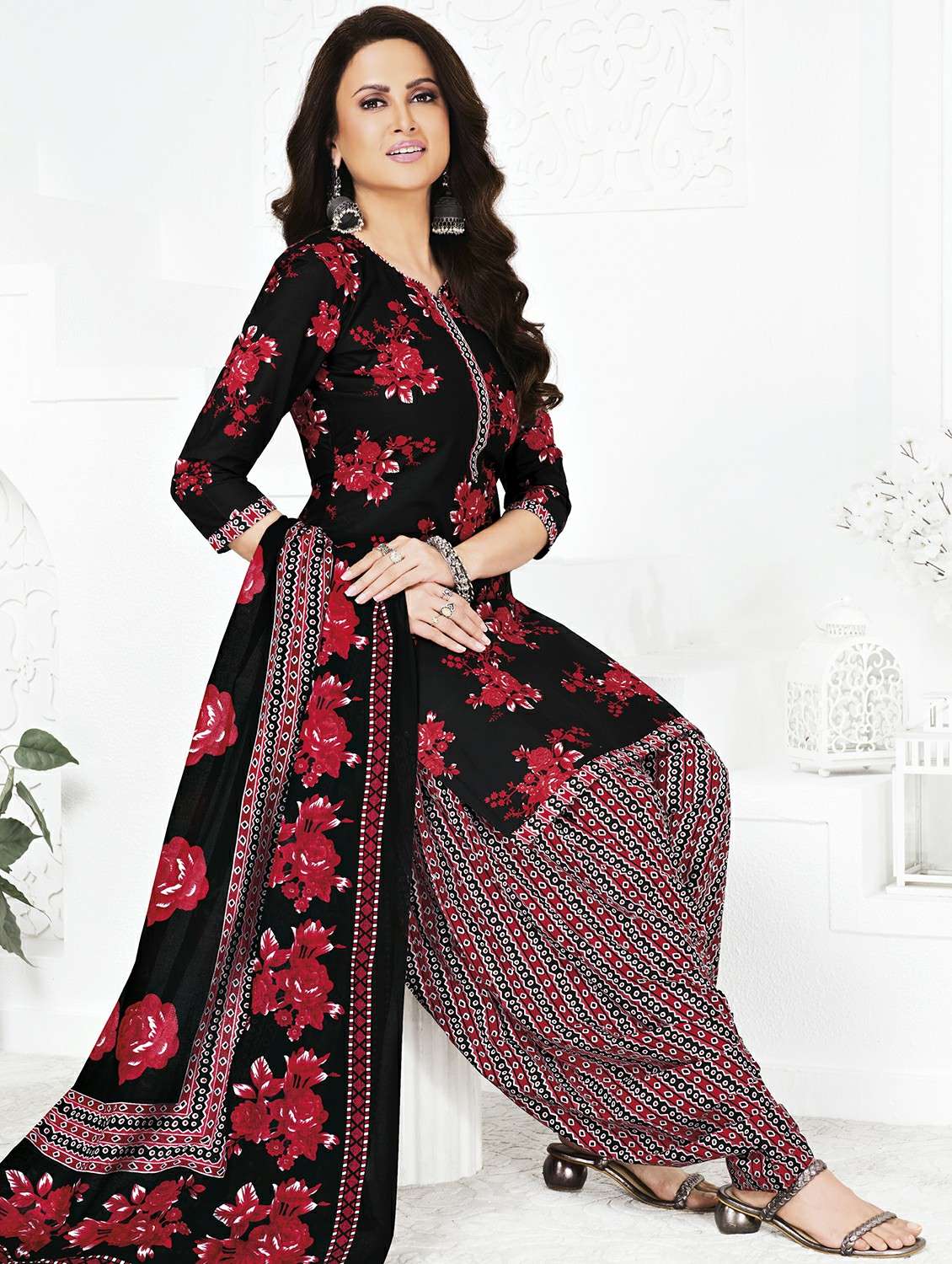 women floral three quarter sleeve kurta patiala with dupatta set - 22242005 -  Standard Image - 1