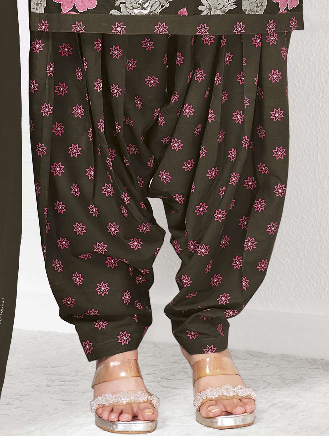 women floral three quarter sleeve kurta patiala with dupatta set - 22242008 -  Standard Image - 4