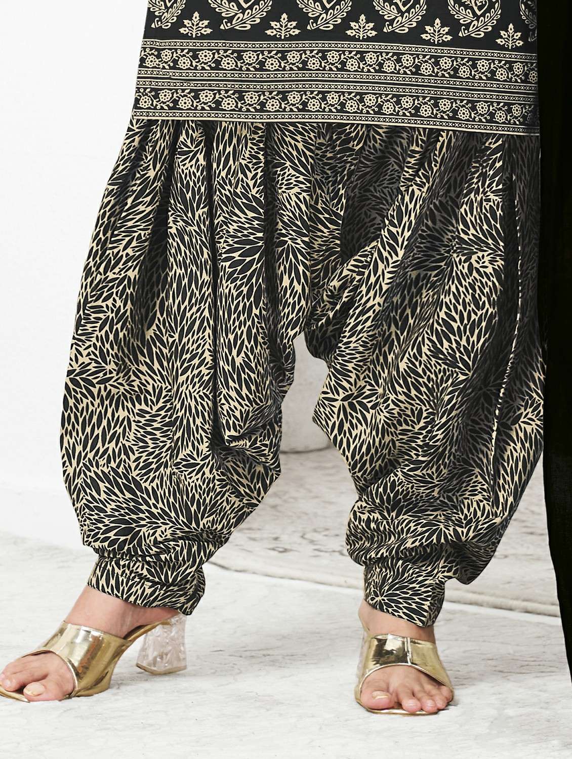 women printed three quarter sleeve kurta patiala with dupatta set - 22242010 -  Standard Image - 4