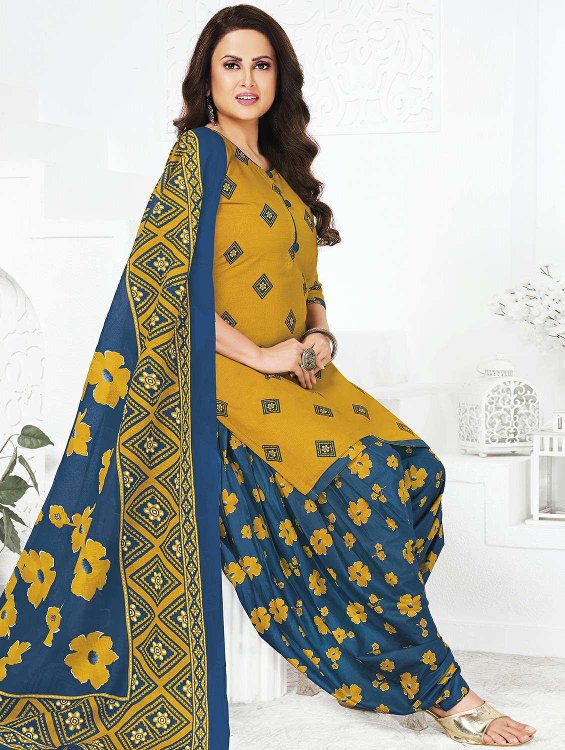 women printed three quarter sleeve kurta patiala with dupatta set - 22242011 -  Standard Image - 1