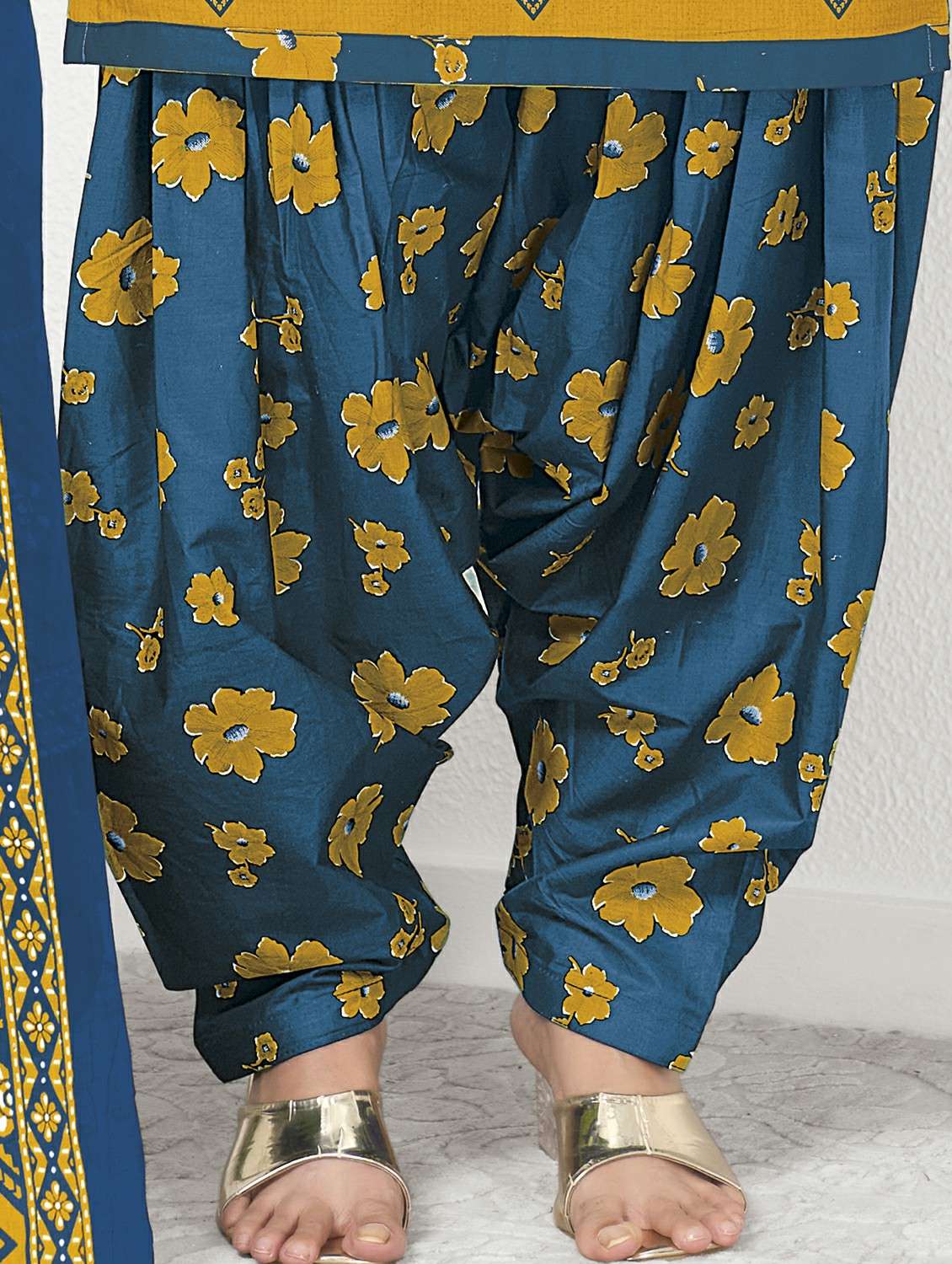 women printed three quarter sleeve kurta patiala with dupatta set - 22242011 -  Standard Image - 4