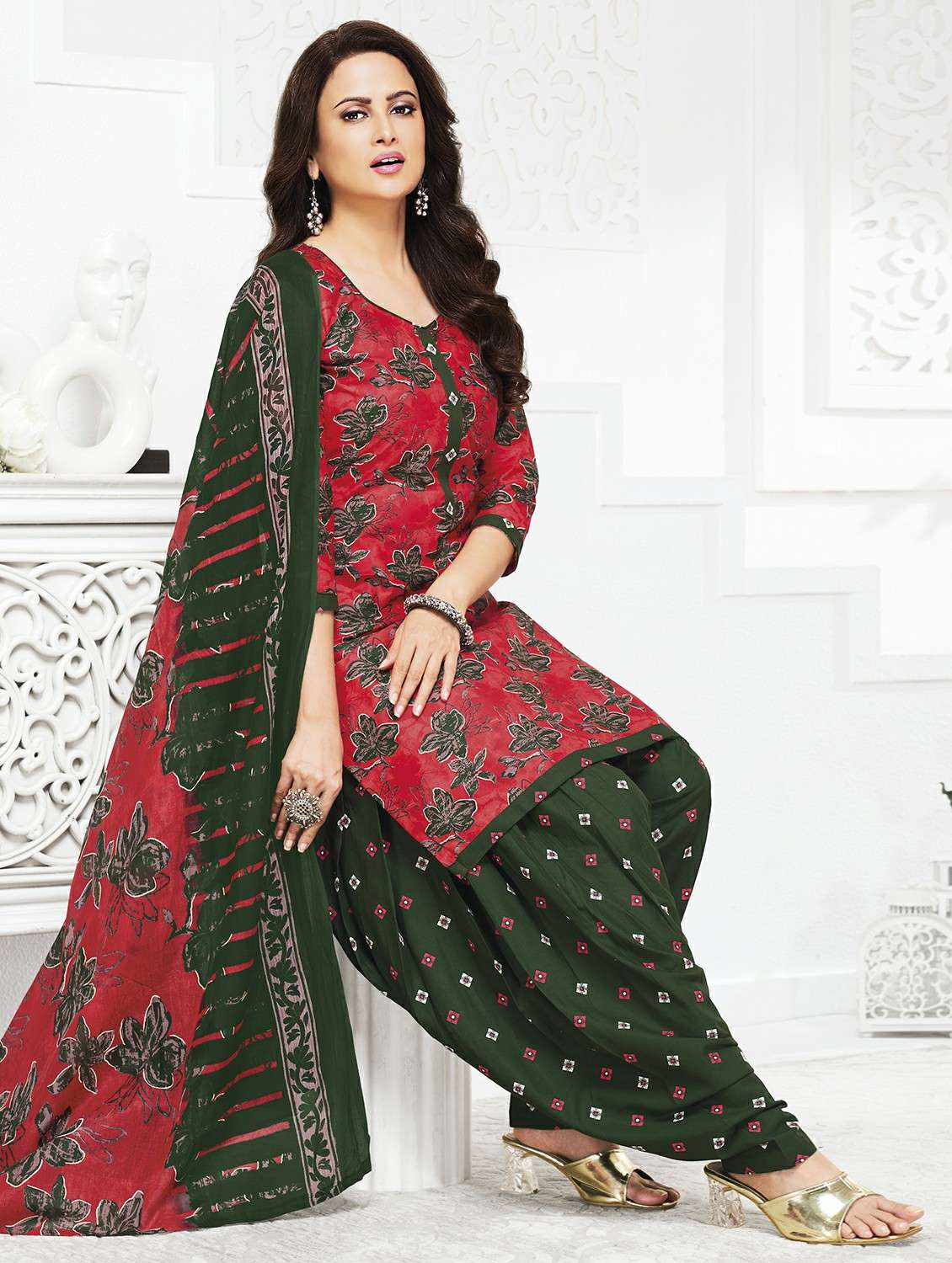 women floral three quarter sleeve kurta patiala with dupatta set - 22242012 -  Standard Image - 1