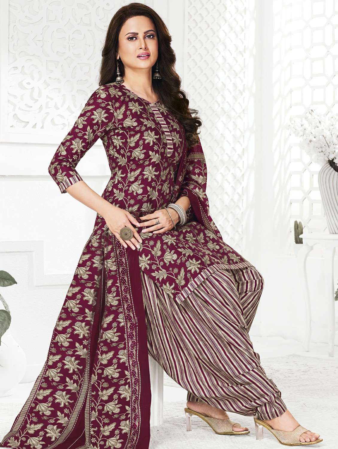 women floral three quarter sleeve kurta patiala with dupatta set - 22242013 -  Standard Image - 1